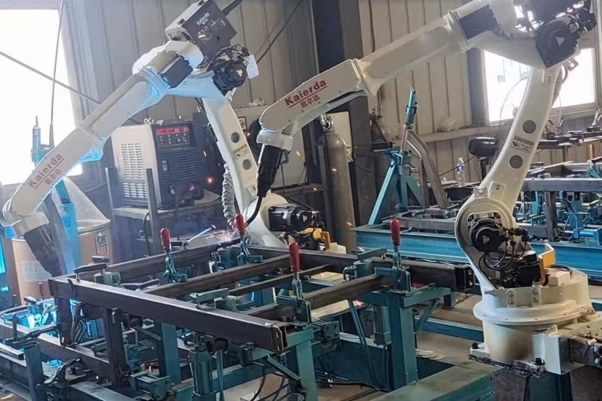 Robotic equipment welding metal frames